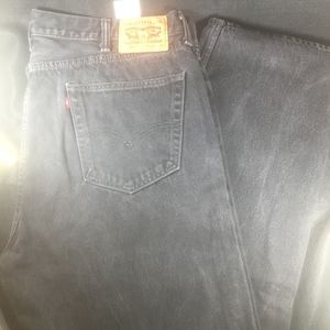 EUC LEVI 505 JEANS W42 L32